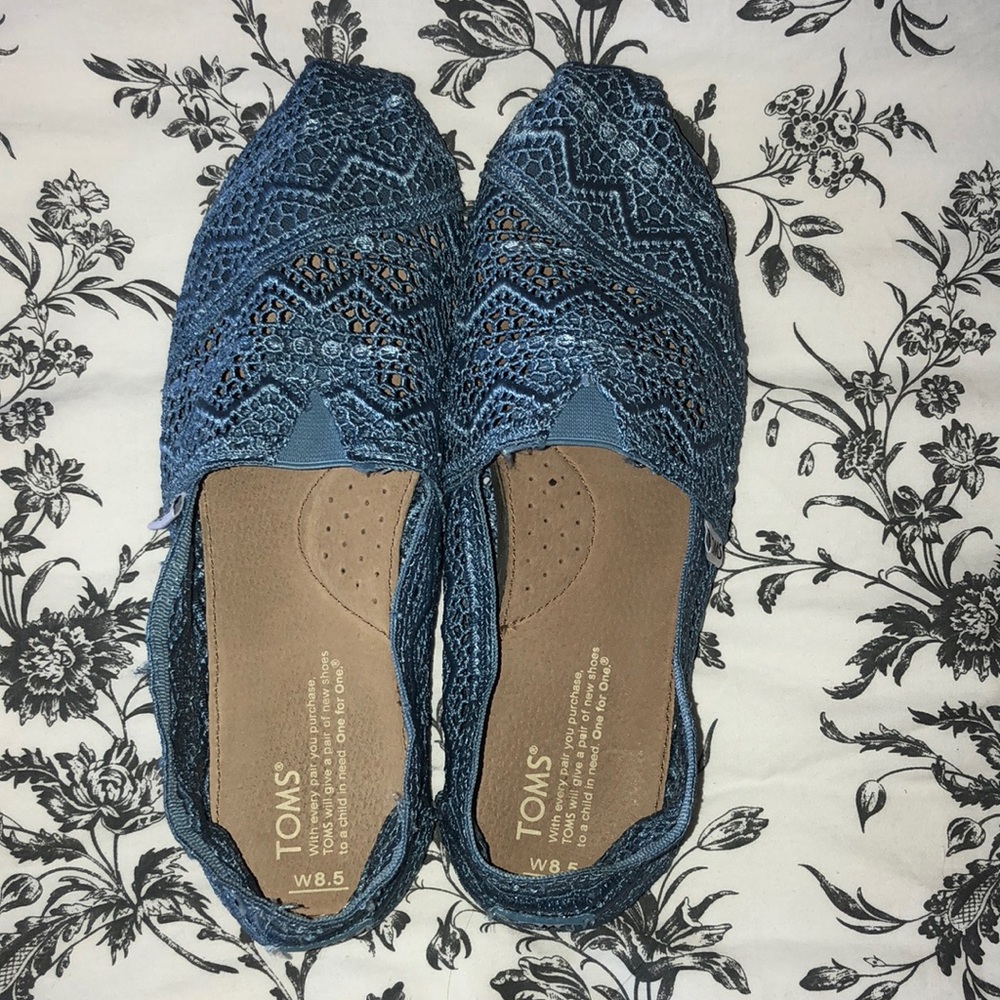 Baby blue lace Toms 🌊